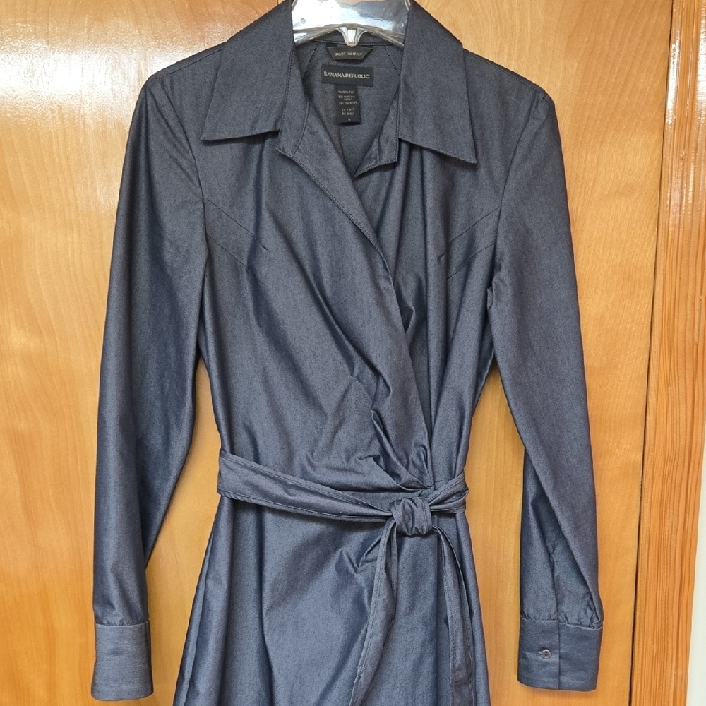 Gorgeous Classic Style Made in Italy Banana Republic wrap belted dress Size 4